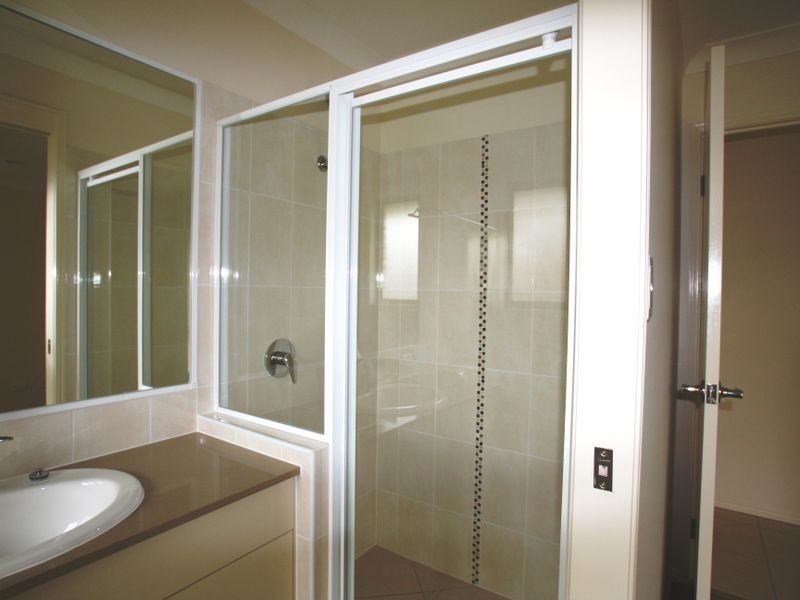 6 Tunstall Place, Brassall QLD 4305