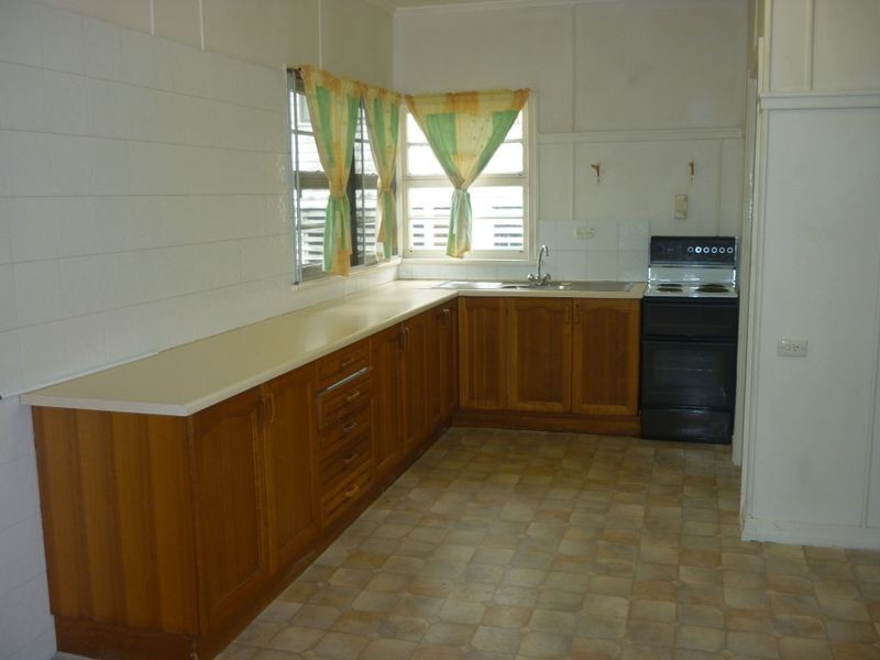 8 Miller Street, North Booval QLD 4304