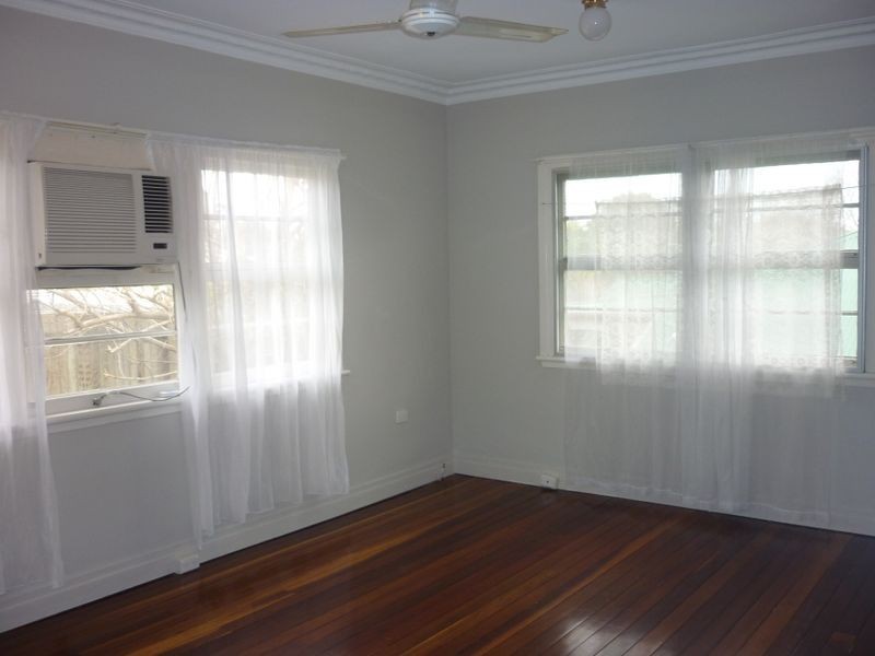 8 Miller Street, North Booval QLD 4304