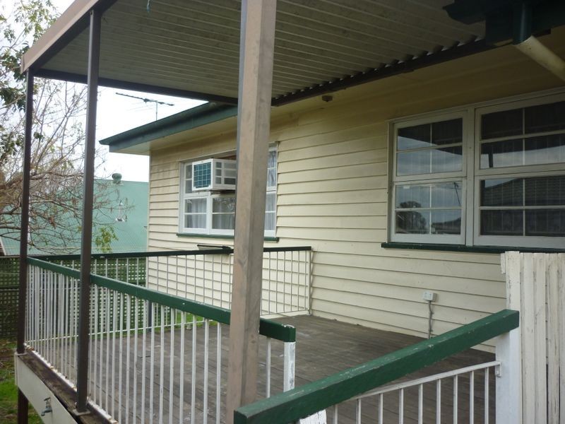 8 Miller Street, North Booval QLD 4304