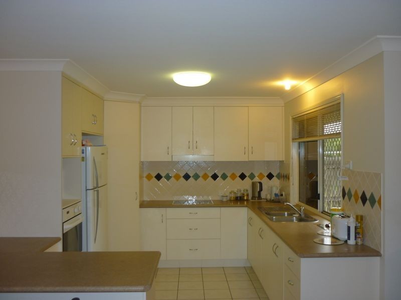 5 Bangalow Crescent, Raceview QLD 4305