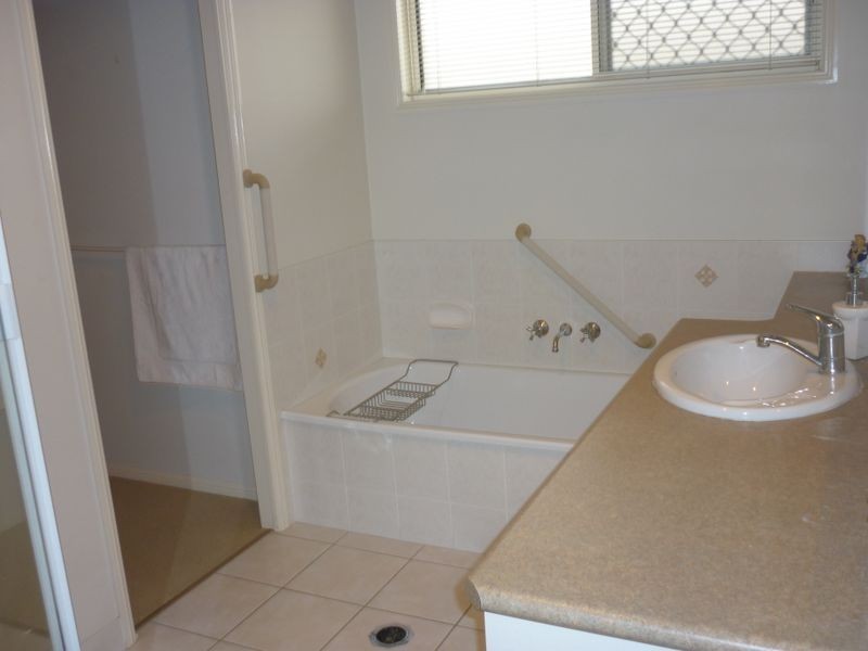 5 Bangalow Crescent, Raceview QLD 4305