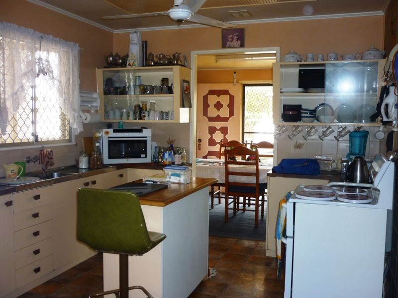 110 Robertson Road, Eastern Heights QLD 4305