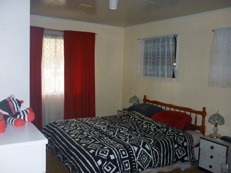 110 Robertson Road, Eastern Heights QLD 4305