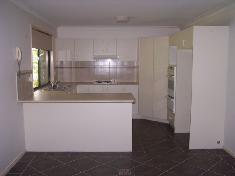 24 Jonquil Circuit, Flinders View QLD 4305