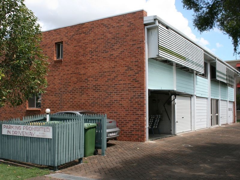 1/61 South Station Road, Booval QLD 4304