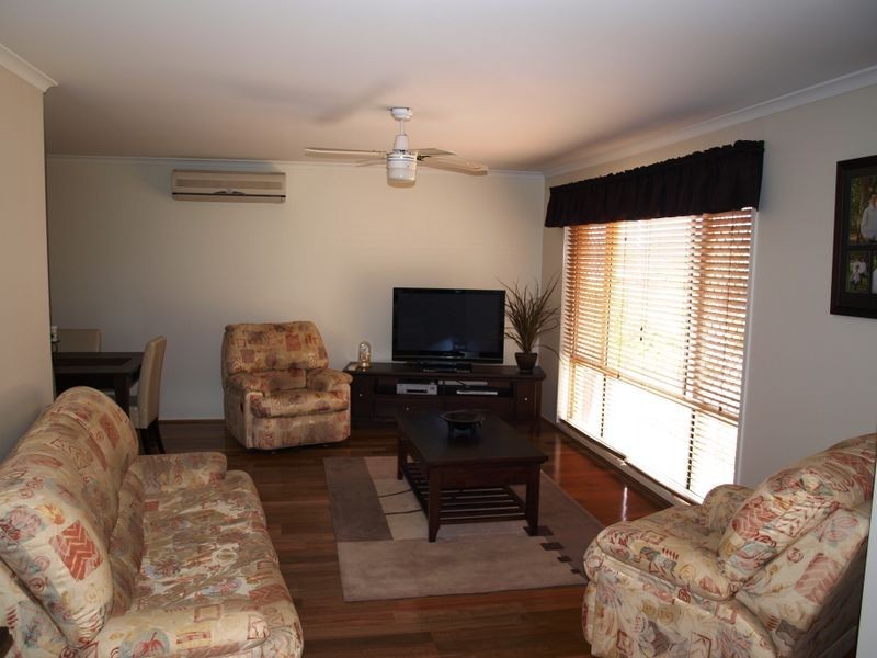 11 Diosma Close, Yamanto QLD 4305