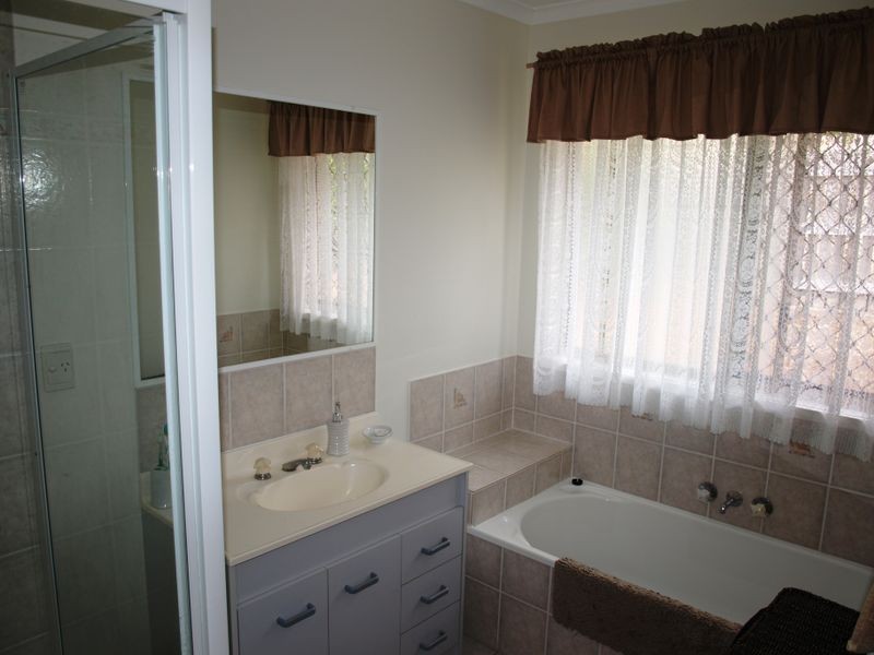 11 Diosma Close, Yamanto QLD 4305