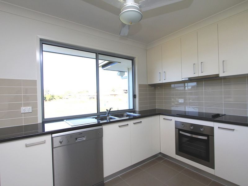 54 Thompson St, Silkstone QLD 4304