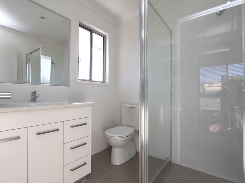 54 Thompson St, Silkstone QLD 4304