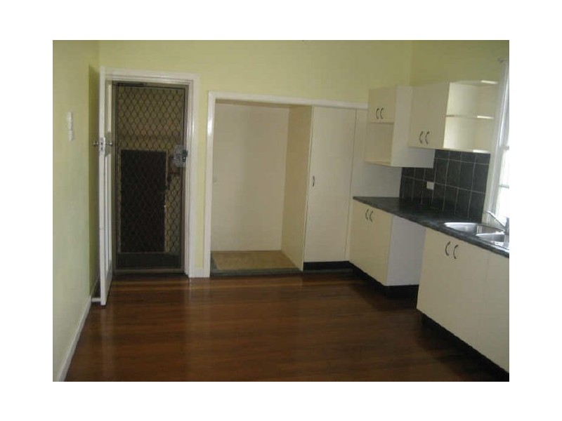 11 Blackwood Street, East Ipswich QLD 4305