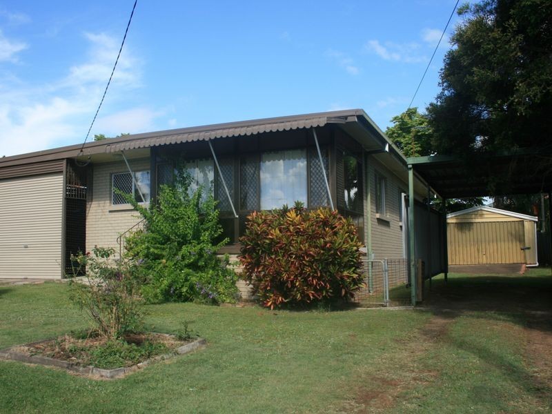4 Ian Street, Eastern Heights QLD 4305
