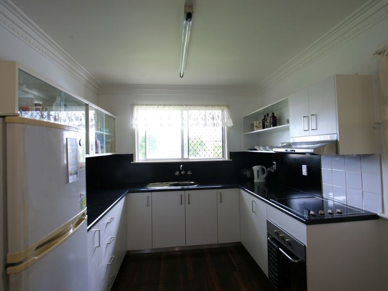 4 Ian Street, Eastern Heights QLD 4305