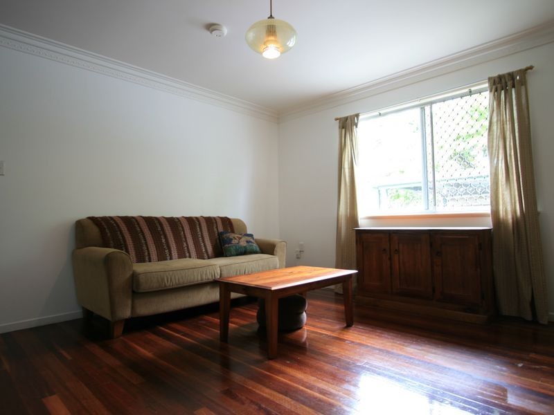 4 Ian Street, Eastern Heights QLD 4305