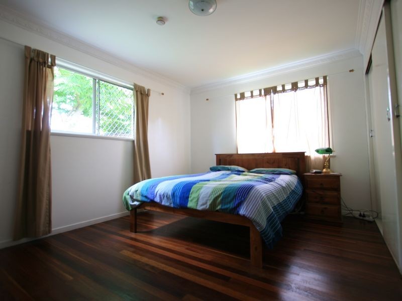 4 Ian Street, Eastern Heights QLD 4305