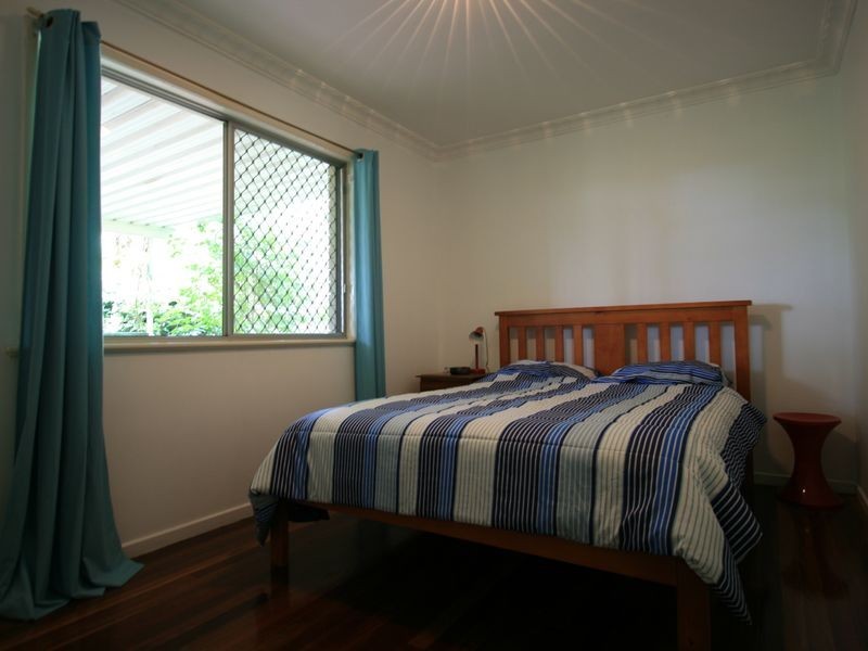 4 Ian Street, Eastern Heights QLD 4305