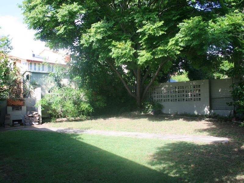 4 Ian Street, Eastern Heights QLD 4305