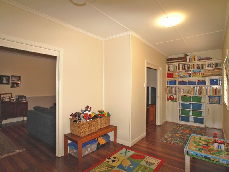 19 Barrett Street, East Ipswich QLD 4305