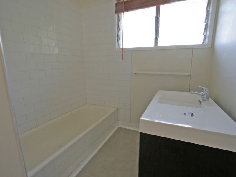 20 Flinders Drive, Leichhardt QLD 4305