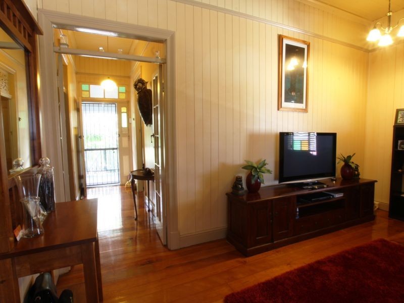19 Omar Street, West Ipswich QLD 4305