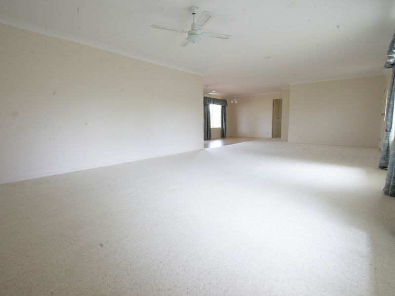 6 Lowien Close, Kensington Grove QLD 4341