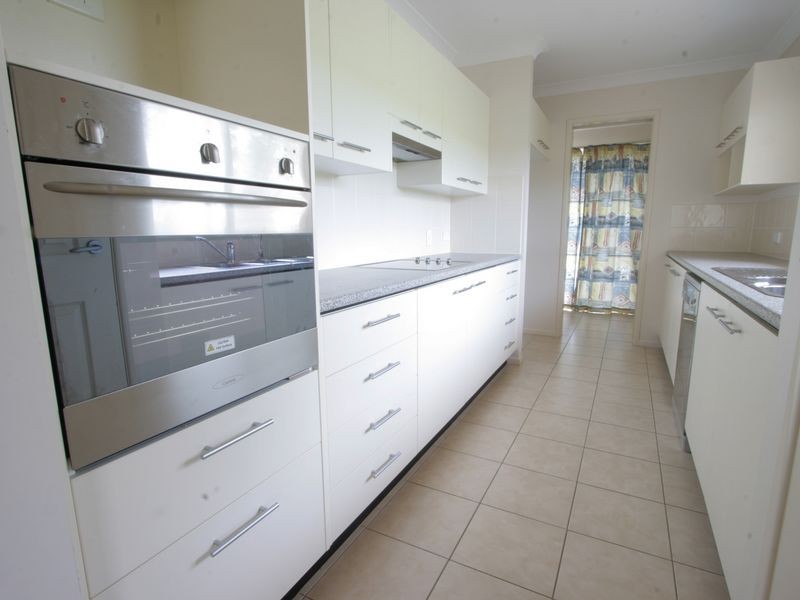 6 Lowien Close, Kensington Grove QLD 4341