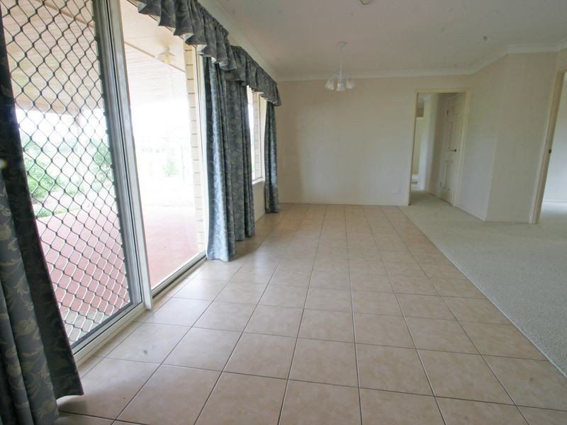6 Lowien Close, Kensington Grove QLD 4341
