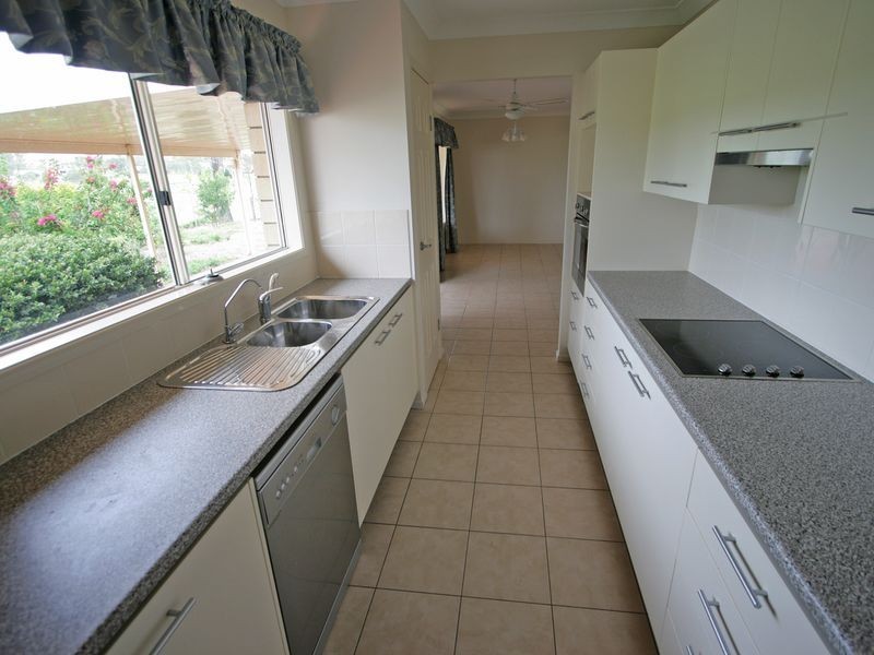6 Lowien Close, Kensington Grove QLD 4341