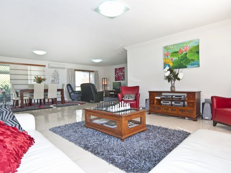 4 Scott Place, Kensington Grove QLD 4341
