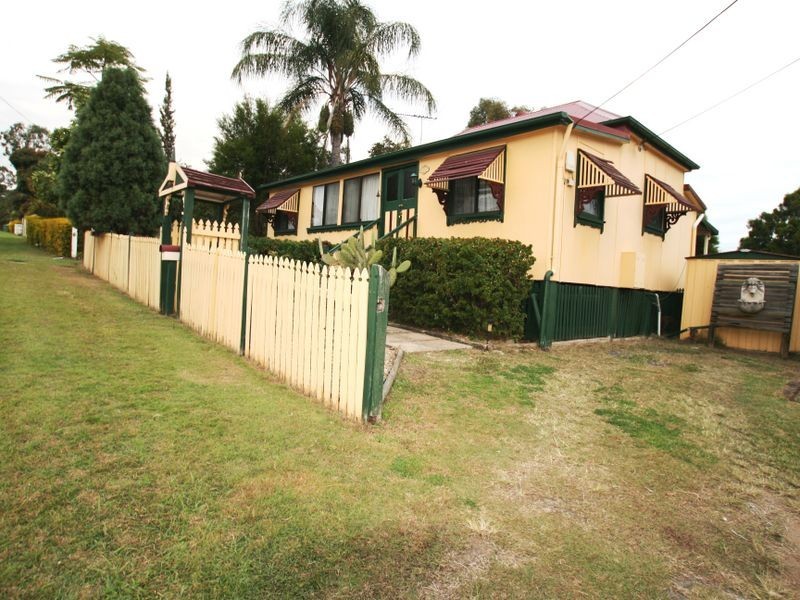 61 Queen Street, Blackstone QLD 4304
