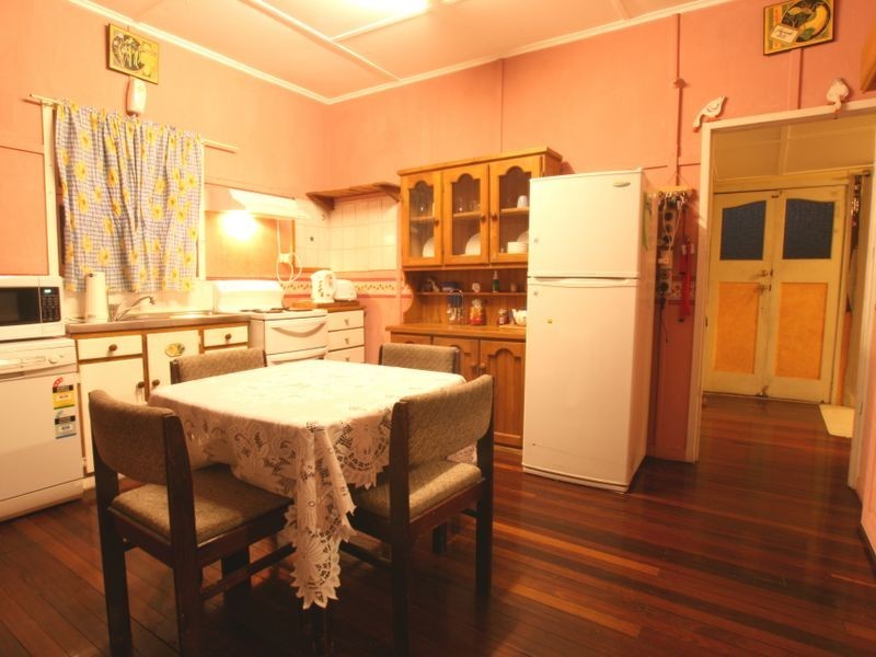 61 Queen Street, Blackstone QLD 4304