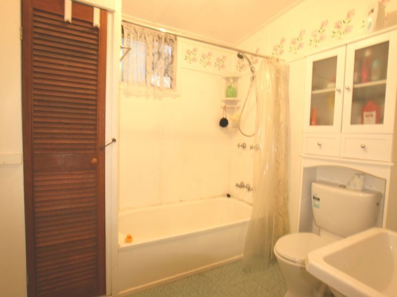 61 Queen Street, Blackstone QLD 4304