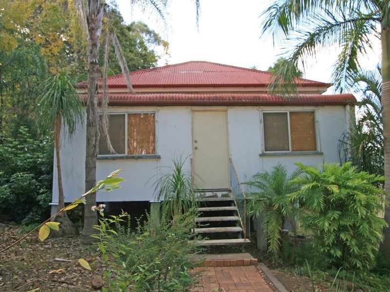 4 Charlotte Street, Blackstone QLD 4304