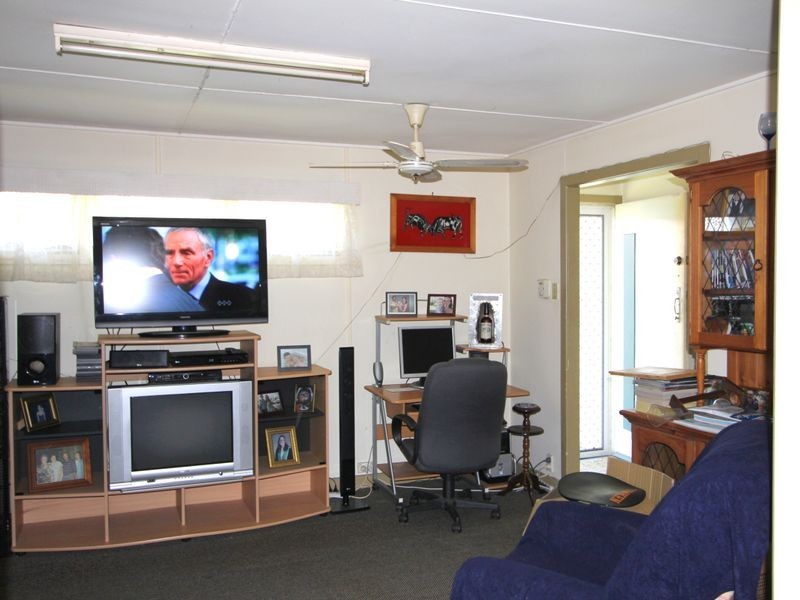 2 Dinmore Street, Dinmore QLD 4303