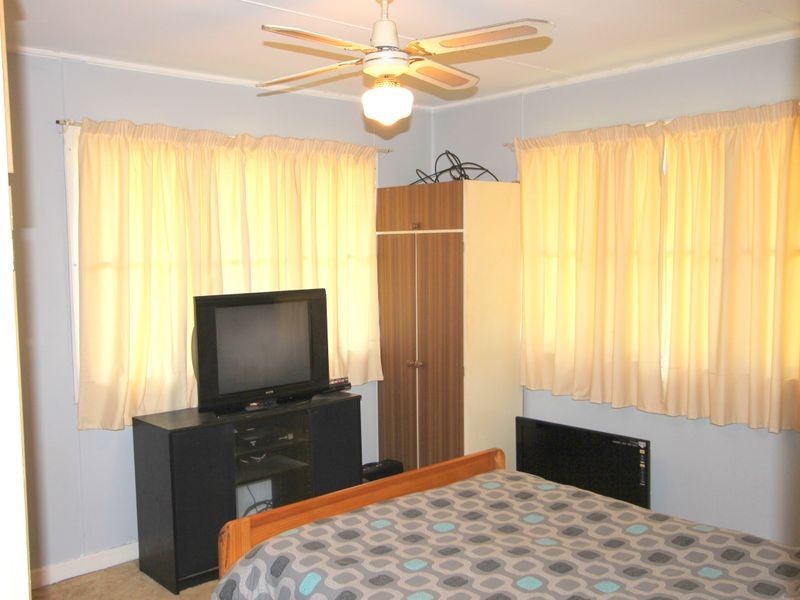 2 Dinmore Street, Dinmore QLD 4303
