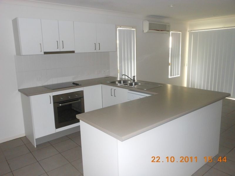 8 Westminster Crescent, Raceview QLD 4305