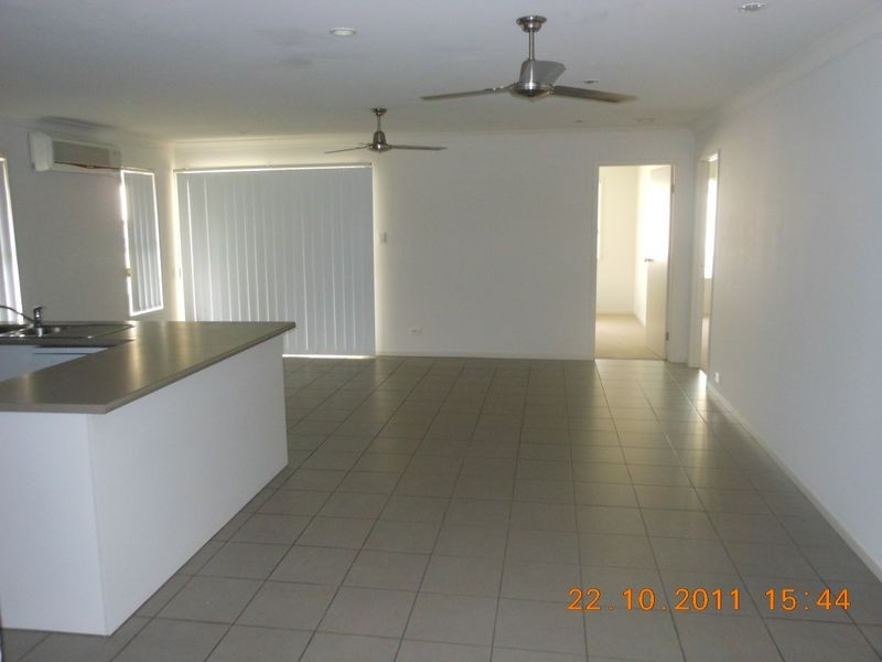 8 Westminster Crescent, Raceview QLD 4305