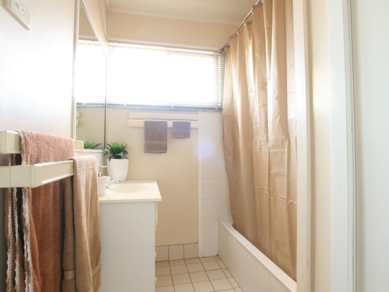 16 Kynance Street, Leichhardt QLD 4305