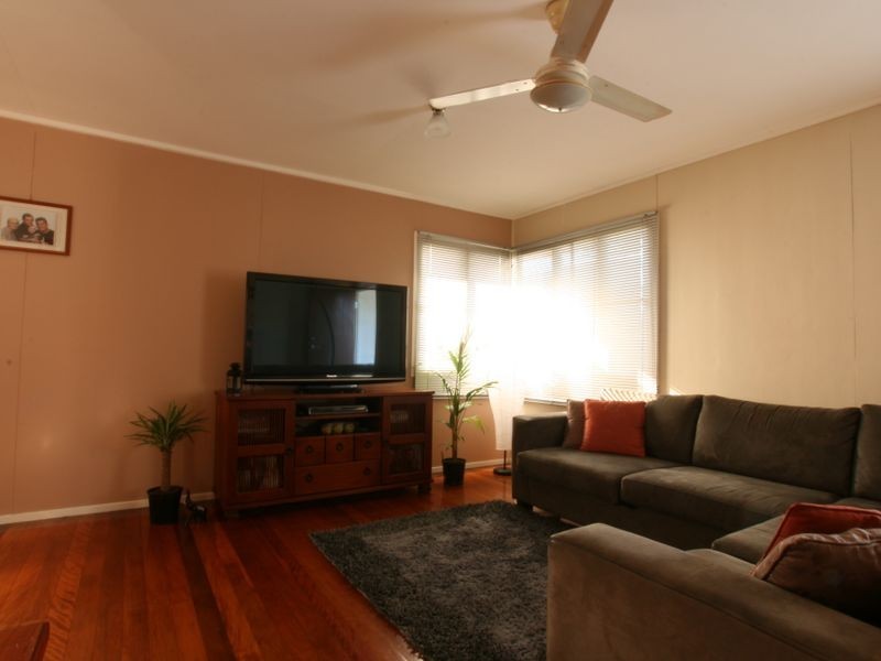 16 Kynance Street, Leichhardt QLD 4305