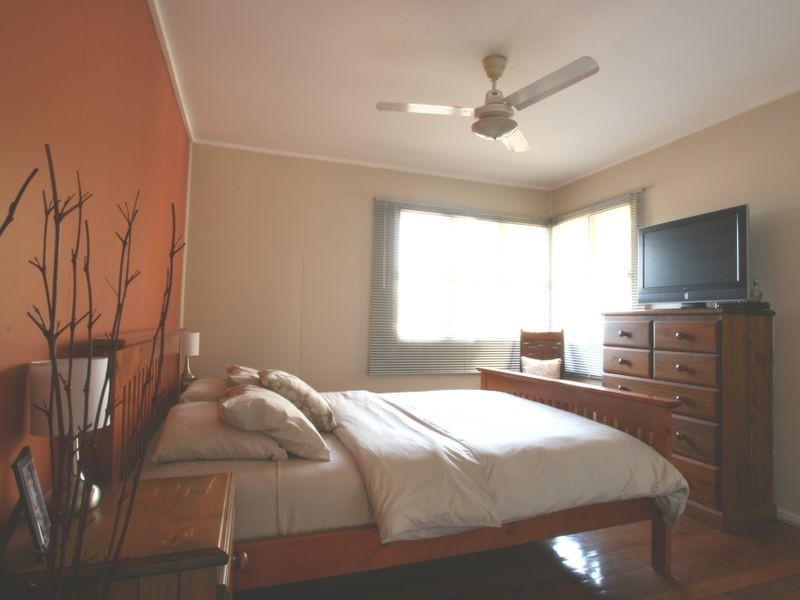 16 Kynance Street, Leichhardt QLD 4305