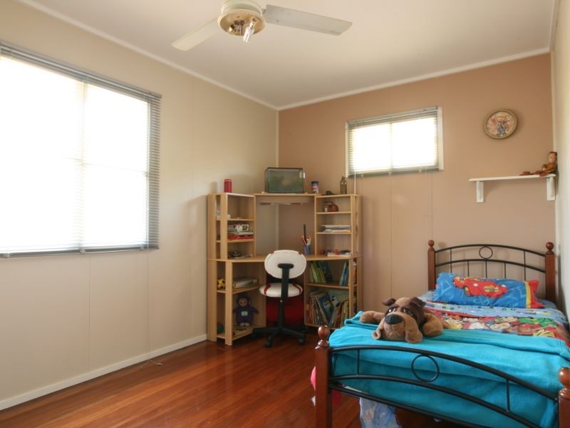 16 Kynance Street, Leichhardt QLD 4305