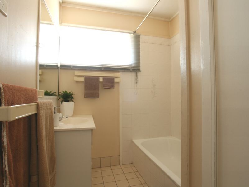 16 Kynance Street, Leichhardt QLD 4305