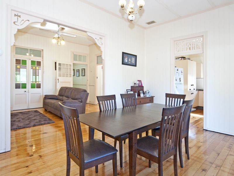 8 Feeney Lane, East Ipswich QLD 4305