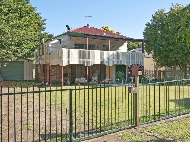 8 Feeney Lane, East Ipswich QLD 4305