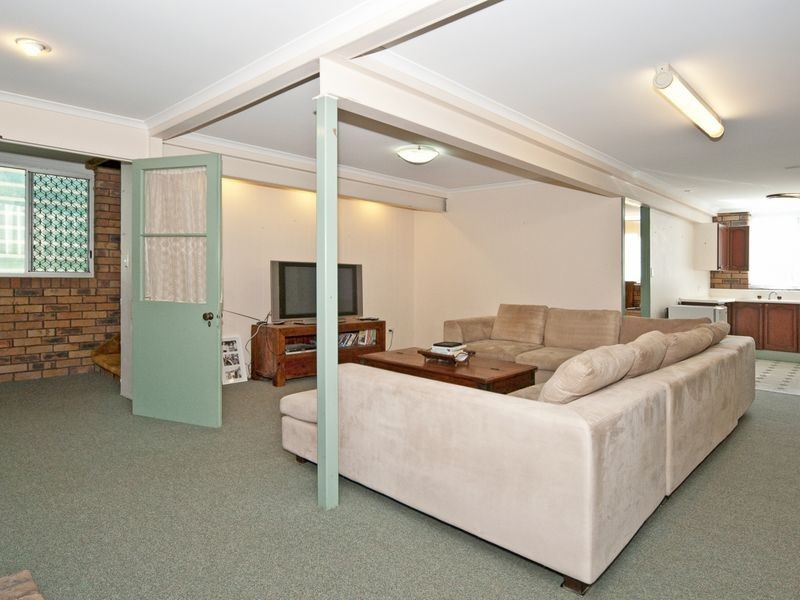 8 Feeney Lane, East Ipswich QLD 4305
