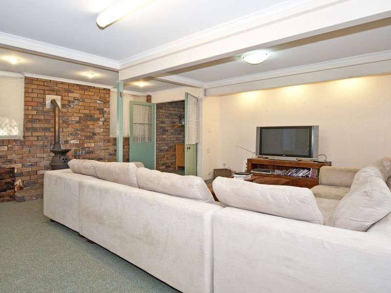 8 Feeney Lane, East Ipswich QLD 4305