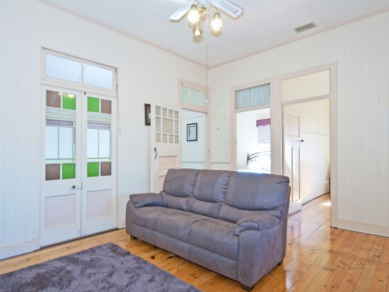 8 Feeney Lane, East Ipswich QLD 4305