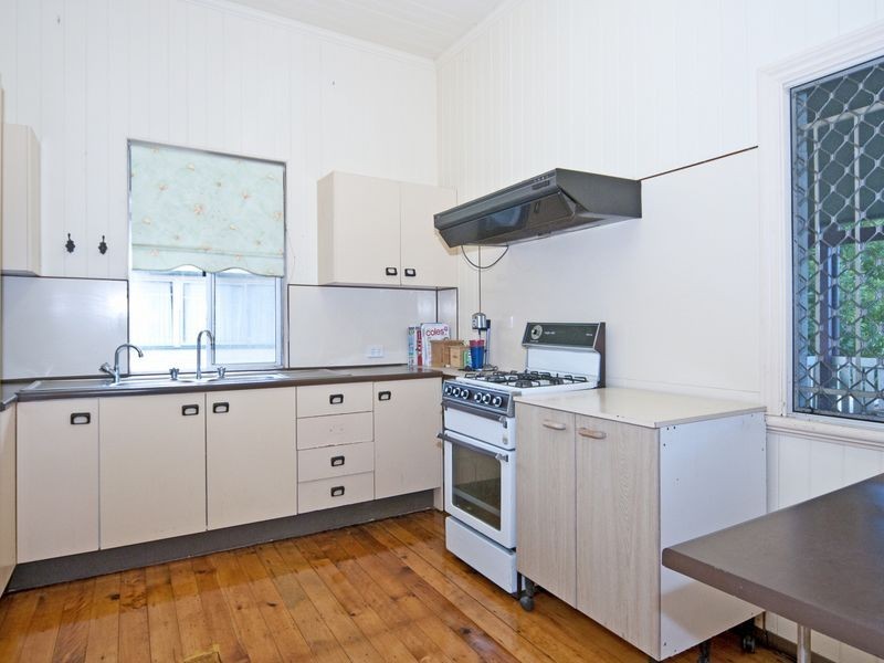 8 Feeney Lane, East Ipswich QLD 4305