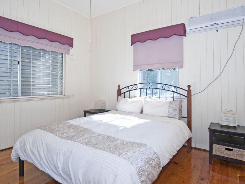 8 Feeney Lane, East Ipswich QLD 4305
