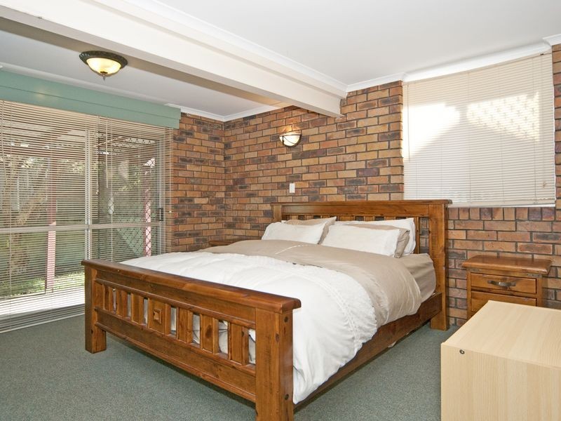 8 Feeney Lane, East Ipswich QLD 4305